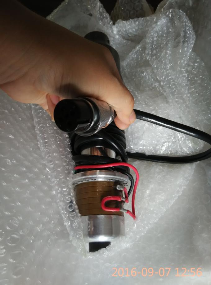 Genlik trafo ve bağlantı telleri ile verimliliği yüksek güçte ultrason dönüştürücü