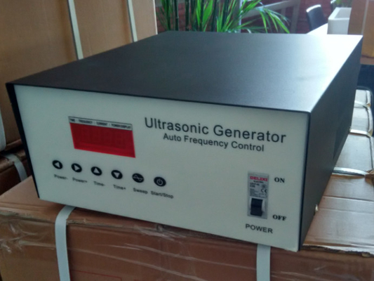 Temizleyici için 40khz 600w Dijital Ultrasonik Jeneratör